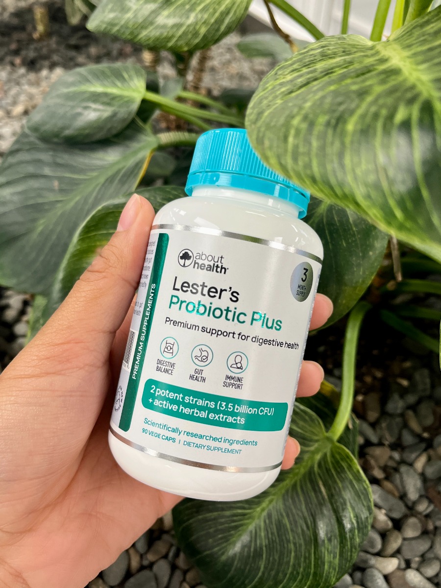 Holding Lester's Probiotic Plus